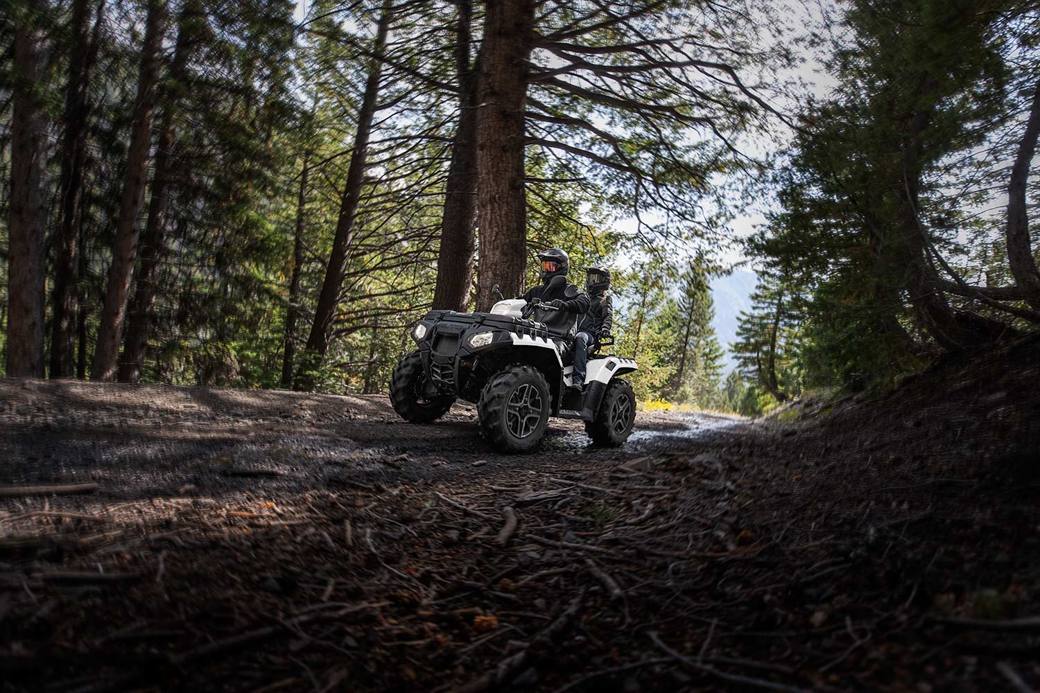 Transporter un passager modifie la conduite d’un quad